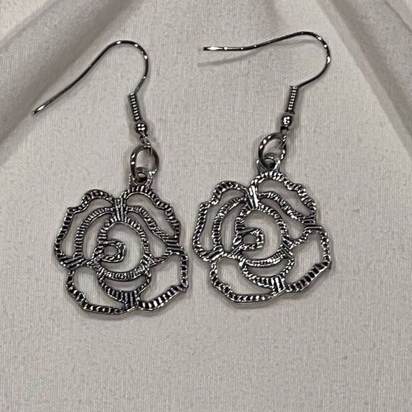 Boho Flower Rose Necklace and Earrings Set Silver-Tone NEW - Picture 5 of 5